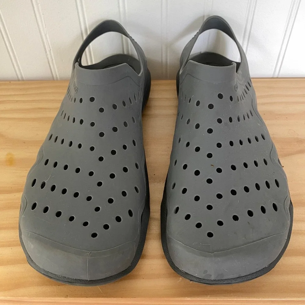 Crocs Mens Swiftwater Wave Sandals Size 10 Perforated Closed Toe Water Shoes